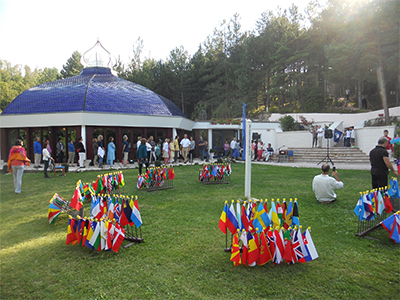 WPFC-and-Peace-Pole-planting--Ananda-Community-Assisi-ITALY-01